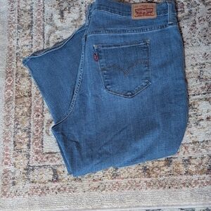 Levi's 311 Capri Jeans. Pnk1